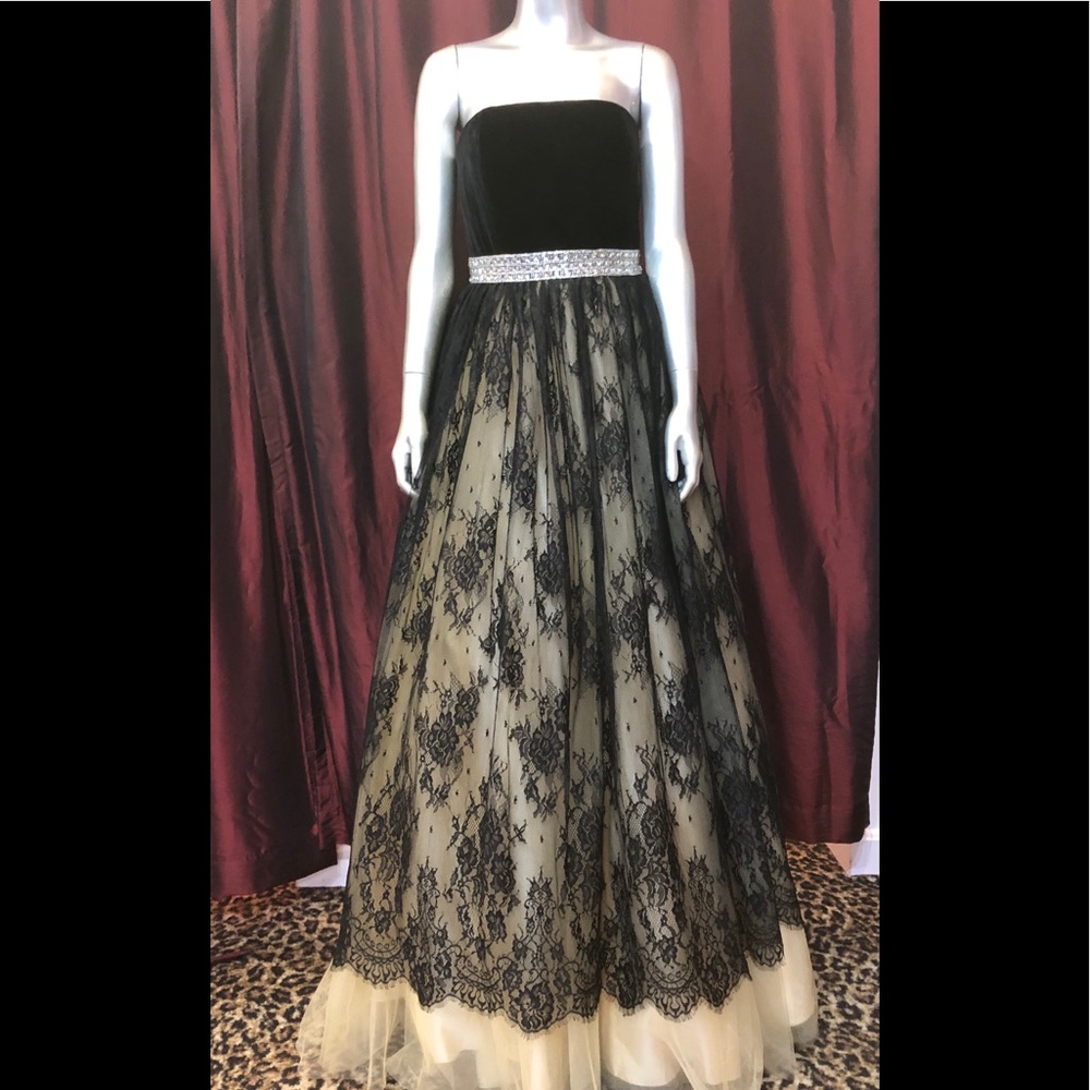 Prom/evening gown